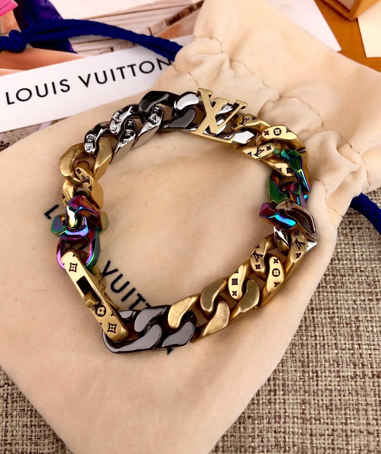 Louis Vuitton Monogram Curb-Link لون قوس قزح ثنائي اللون سوار 7