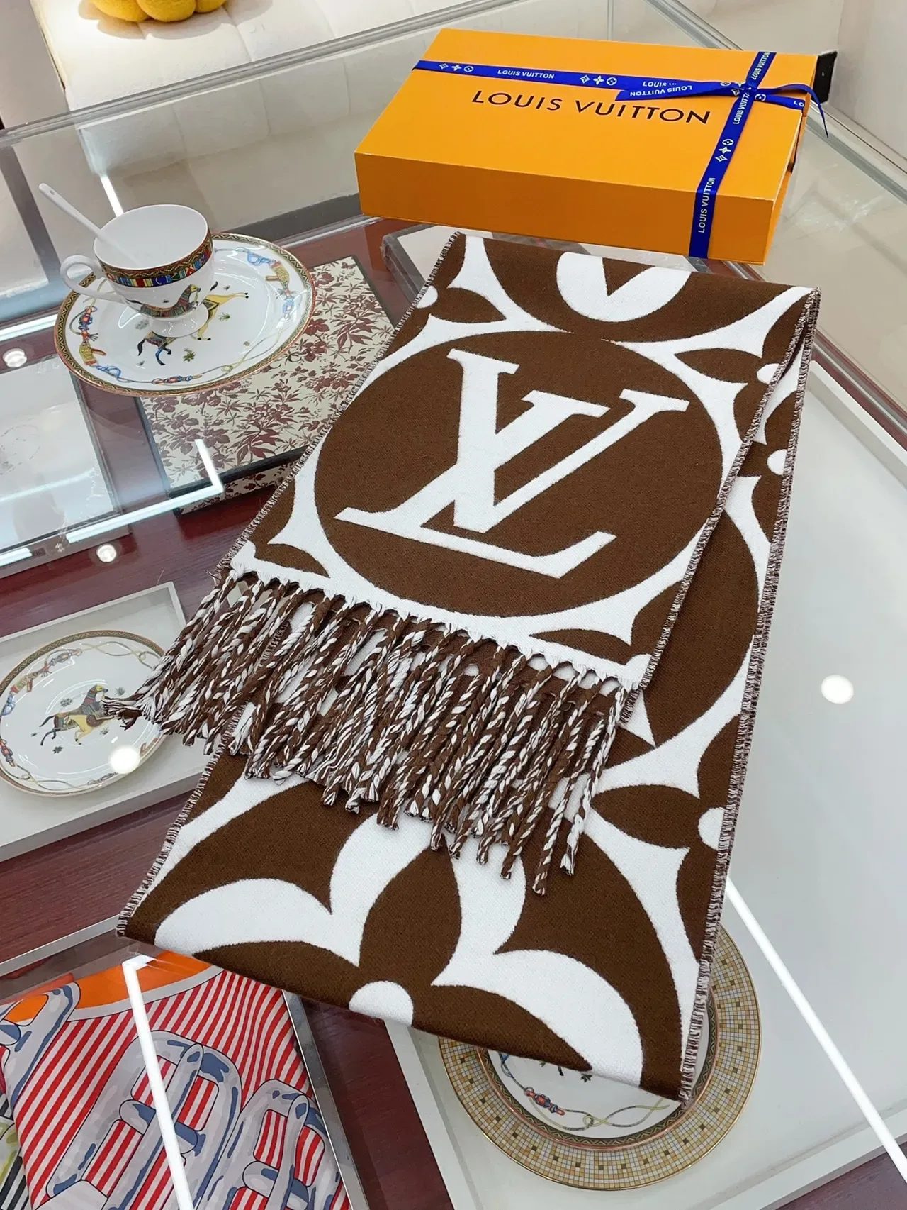 Louis Vuitton Monogram Flower Brown and White Cashmere Scarf 5