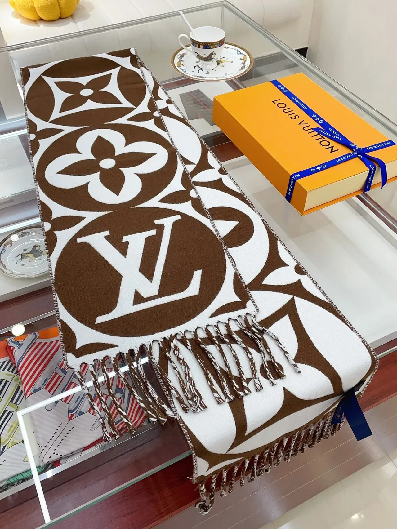 Louis Vuitton Monogram Flower Brown and White Cashmere Scarf 6
