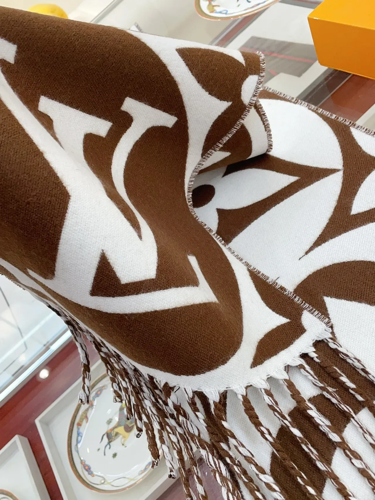 Louis Vuitton Monogram Flower Brown and White Cashmere Scarf 9