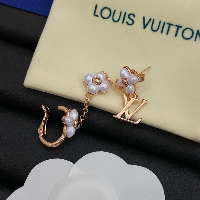 Louis Vuitton Monogram Flower Floral Quatrefoil Drop Earrings 3