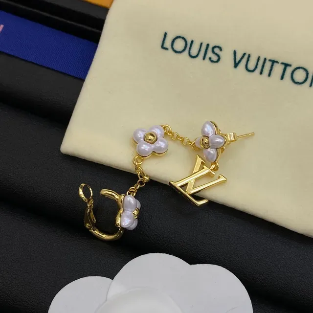 Louis Vuitton Monogram Flower Floral Quatrefoil Drop Earrings 7