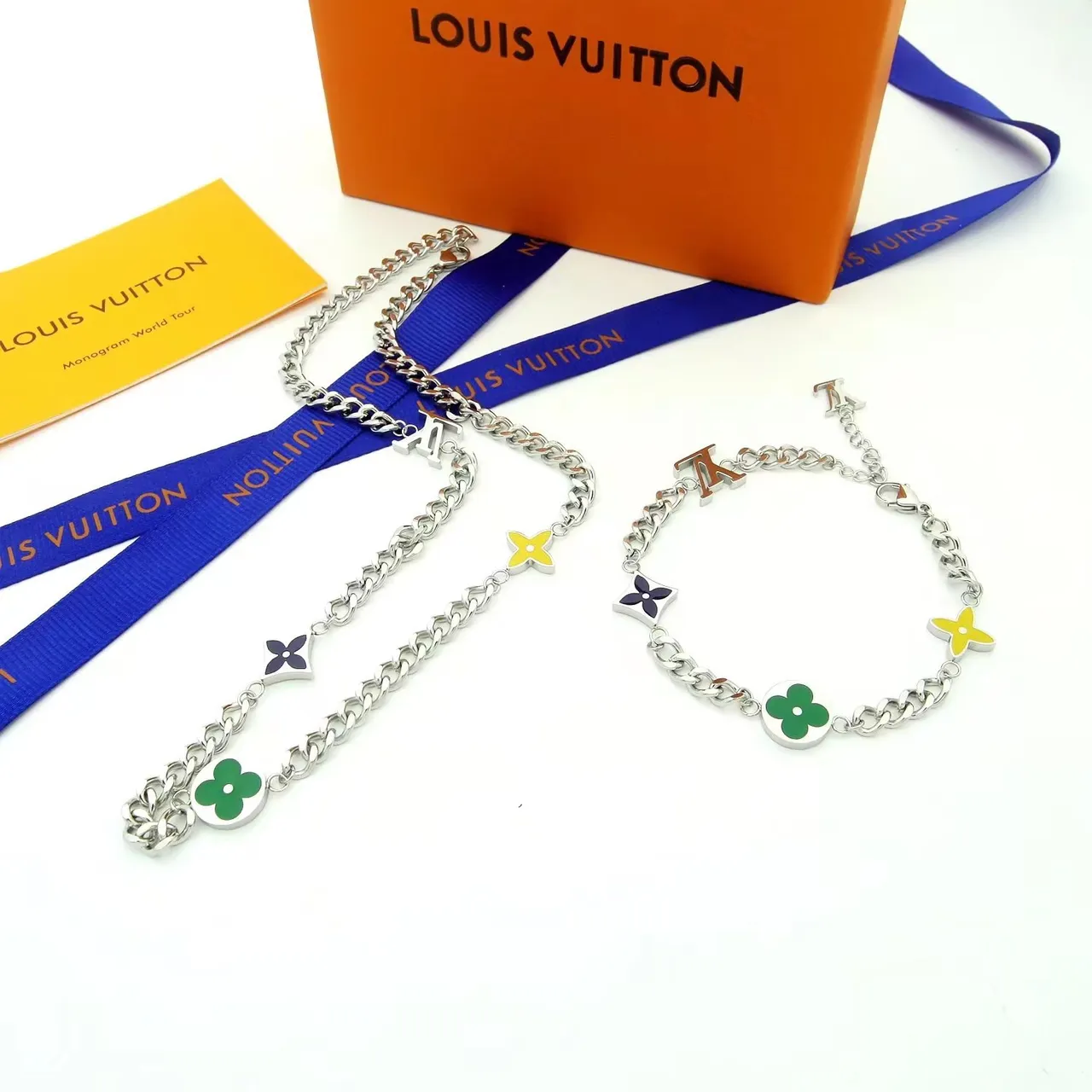 Louis Vuitton Monogram Flower 金色多色弧形链琺瑯花饰品项链 9