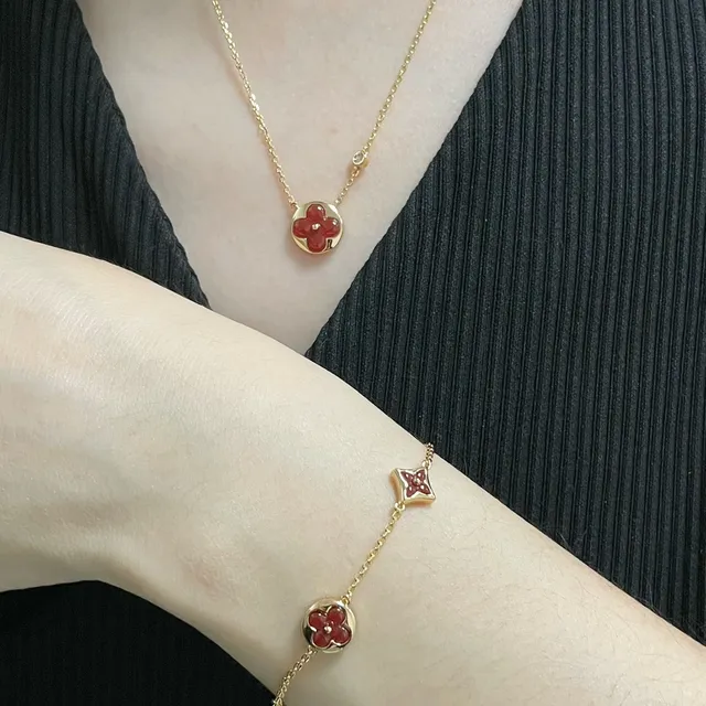 Louis Vuitton Monogram Flower Red Enamel Gold Necklace 8
