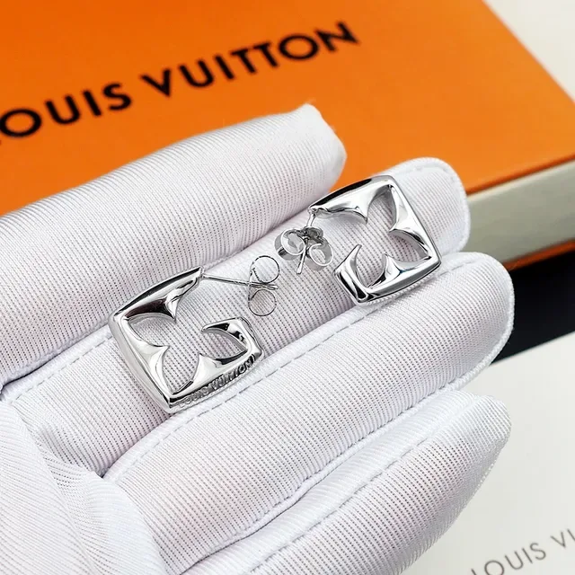 Louis Vuitton Monogram Flower Square Stud Earrings 6