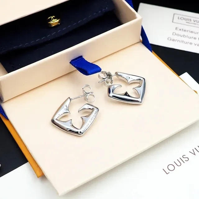 Louis Vuitton Monogram Flower Square Stud Earrings 7