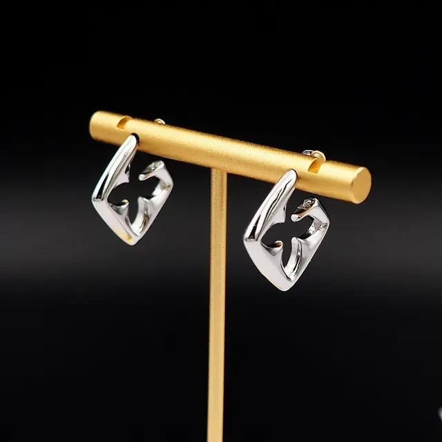 Louis Vuitton Monogram Flower Square Stud Earrings 8