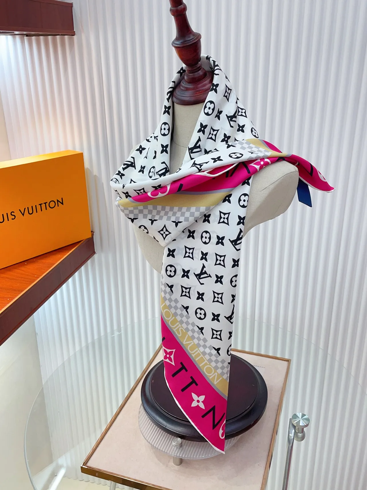 Louis Vuitton Monogram Infinity Pink-Bordered Silk Scarf 3