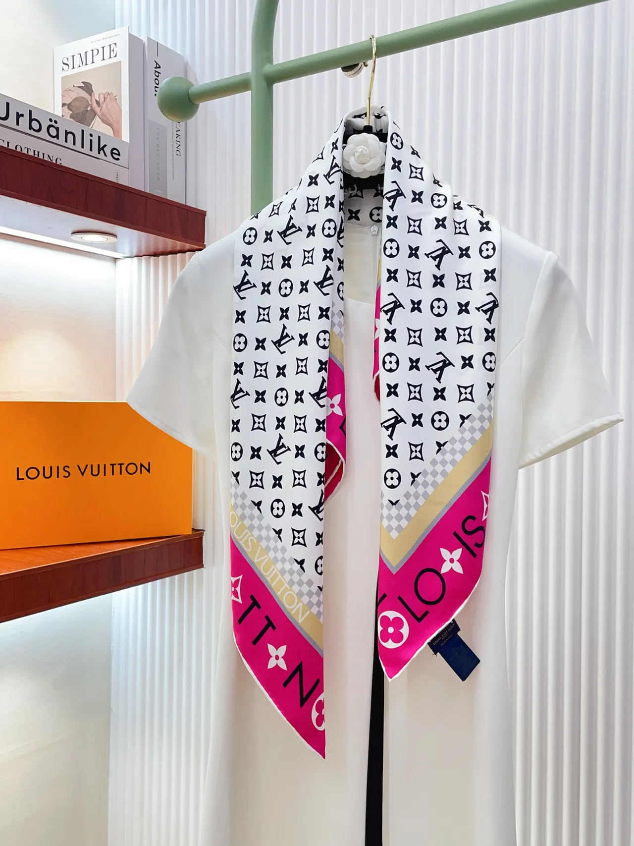 Louis Vuitton Monogram Infinity Pink-Bordered Silk Scarf 7