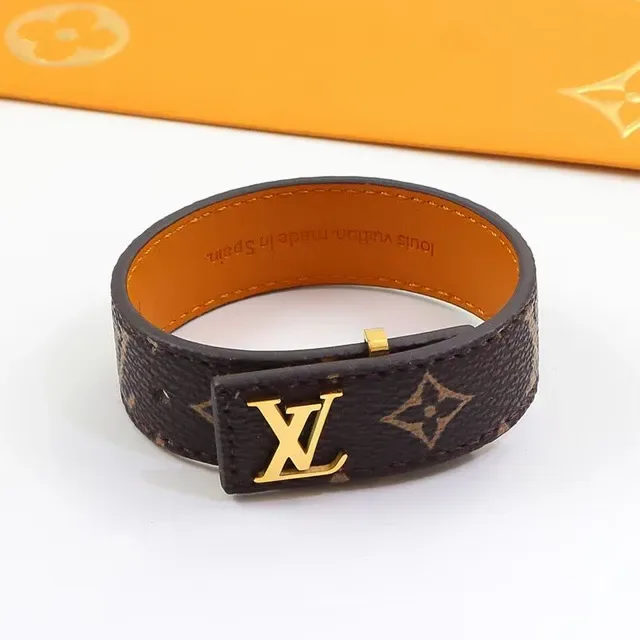 Louis Vuitton Monogram काला लेदर ब्रेसलेट सिल्वर मेटल LV प्लाक क्लैस्प 2