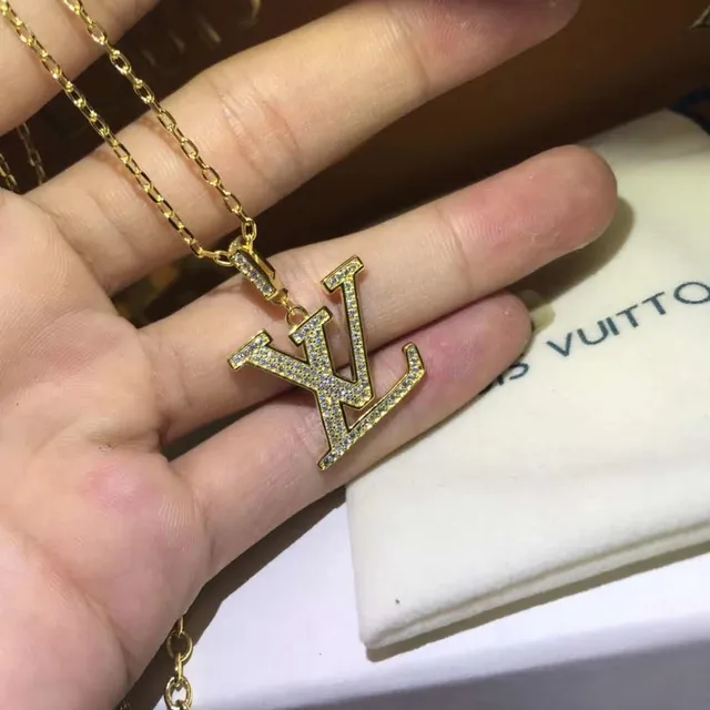 Collier avec pendentif de cristal pavé Monogram de Louis Vuitton 2