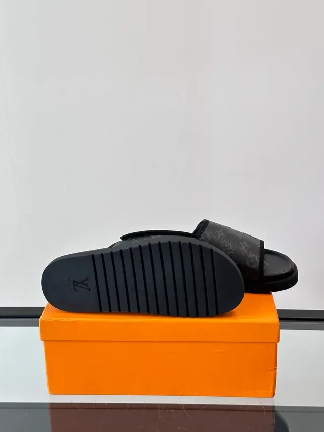 Louis Vuitton Monogram स्लाइड स्लिपर 2
