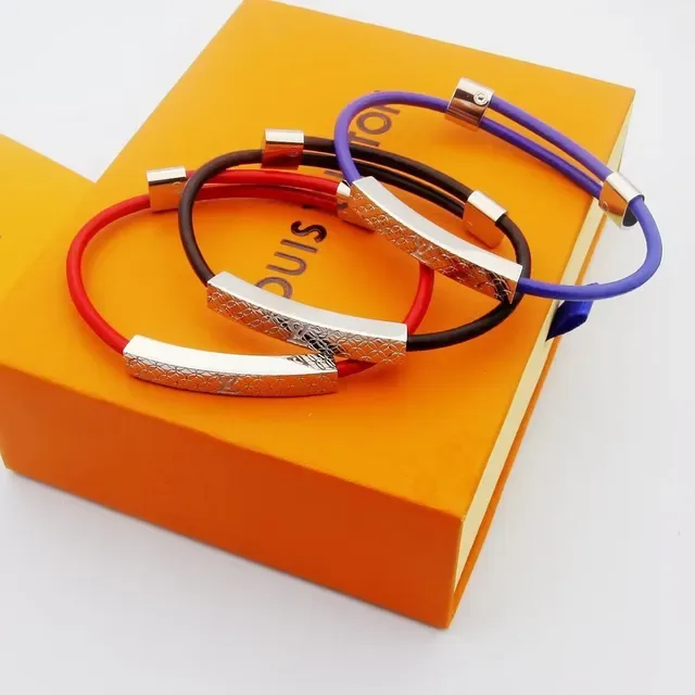 Bracelet Louis Vuitton Monogram World Rouge Navy Violet Caoutchouc et Métal Argenté 8
