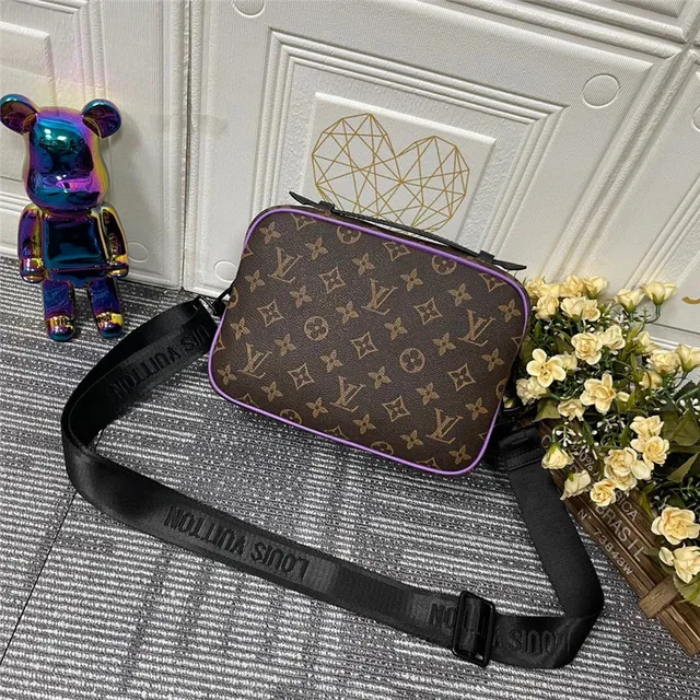 Louis Vuitton Multi Pochette Accessoires Bolsa mensageira marrom verde monograma lona acentuação de canal 9