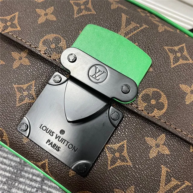 Louis Vuitton Multi Pochette Accessoires Bolsa mensageira marrom verde monograma lona acentuação de canal 16