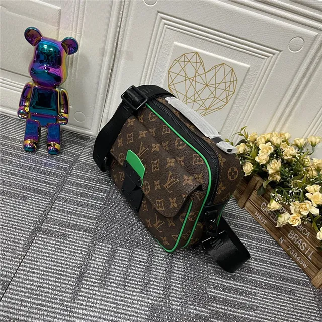 Louis Vuitton Multi Pochette Accessoires Bolsa mensageira marrom verde monograma lona acentuação de canal 19