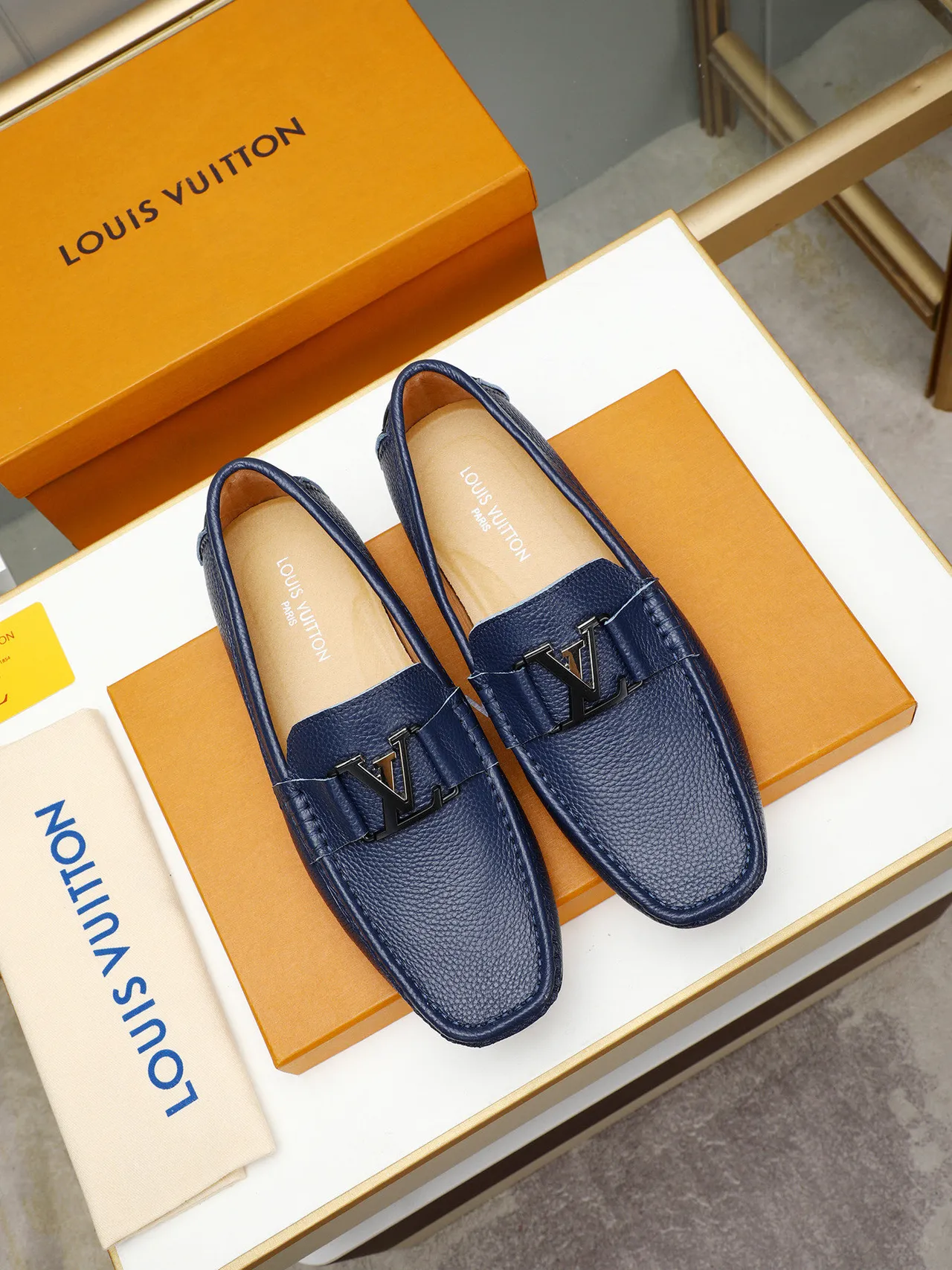 Louis Vuitton بني بحري جلد مقشف مشبك معدني إكسنت لوفر 3
