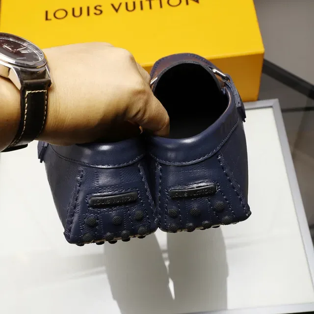 Loafer Louis Vuitton Couro Matelassé Navy Silver Fivela Metal LV Buckle Alça 4