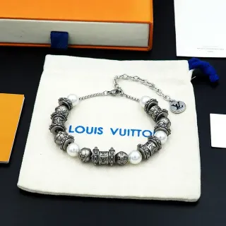 सवार Louis Vuitton लؤलू और खरज़ मुहफ़ूर