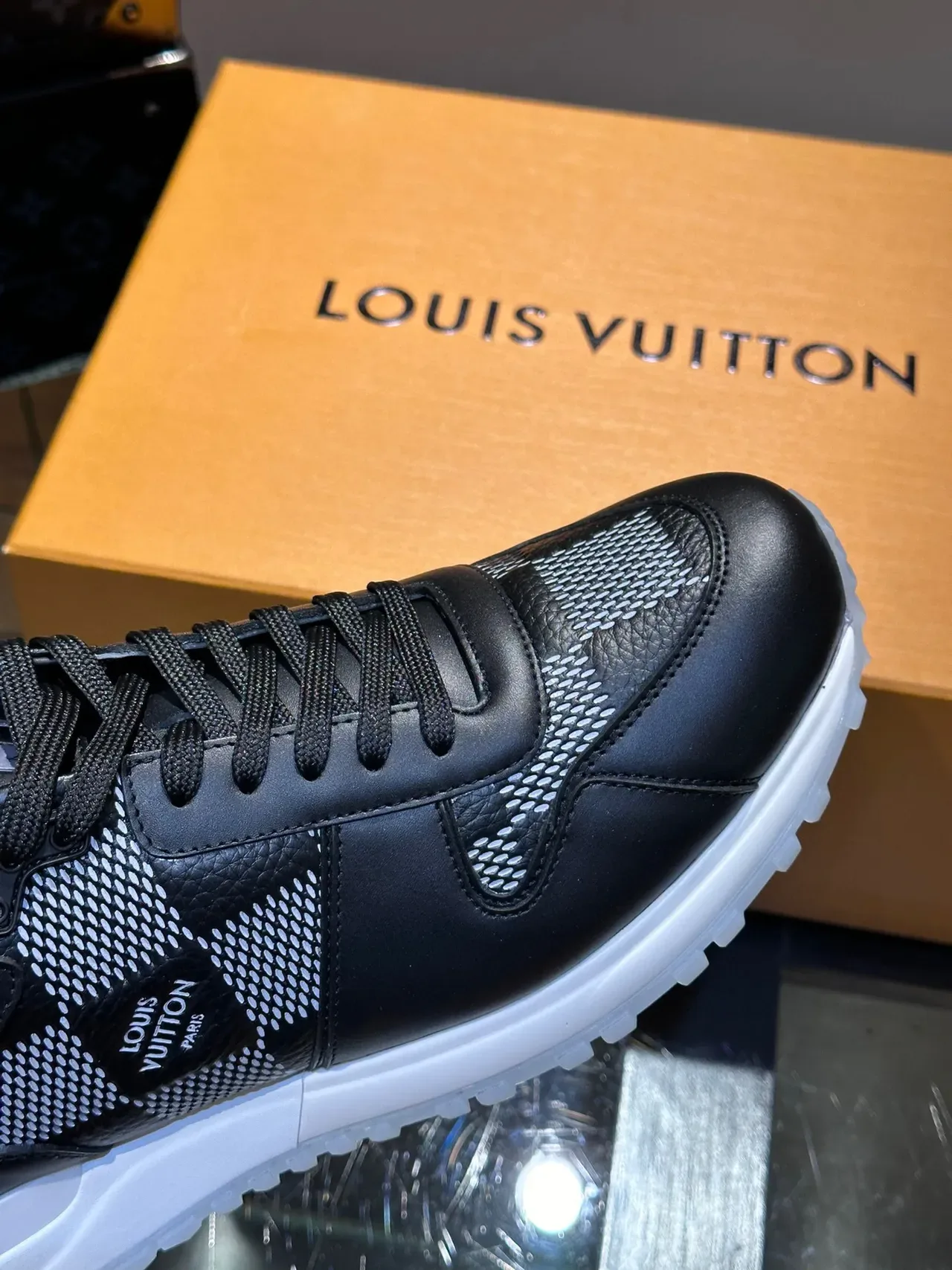 Louis Vuitton Run Away Tênis Lifestyle Preto e Checkerboard 3