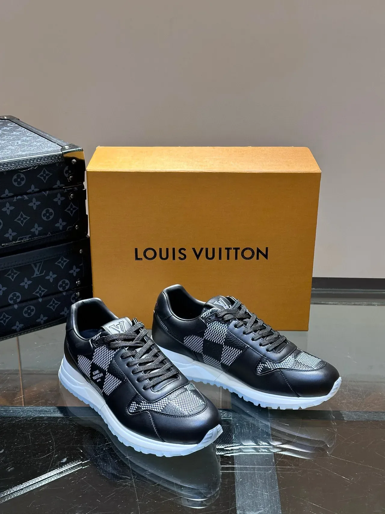 Louis Vuitton Run Away Tênis Lifestyle Preto e Checkerboard 6