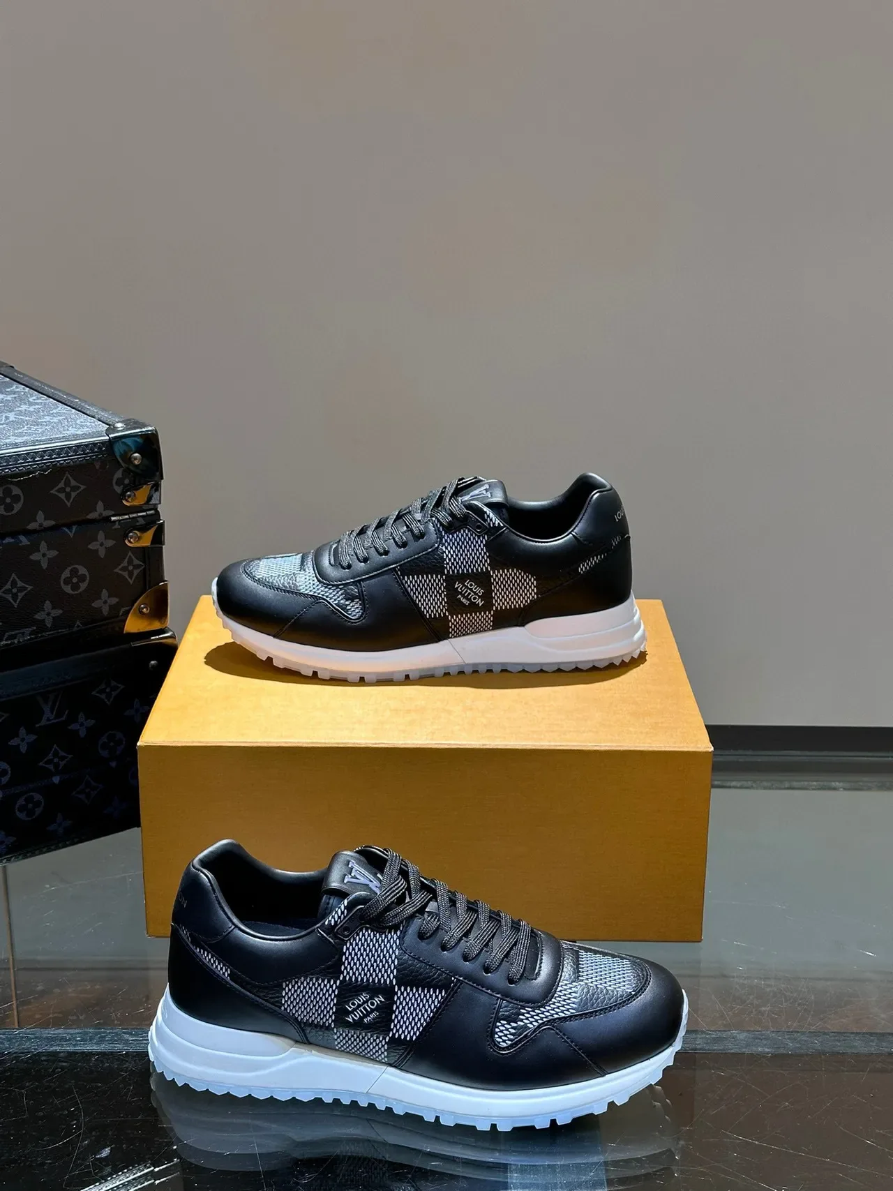 Louis Vuitton Run Away Tênis Lifestyle Preto e Checkerboard 7