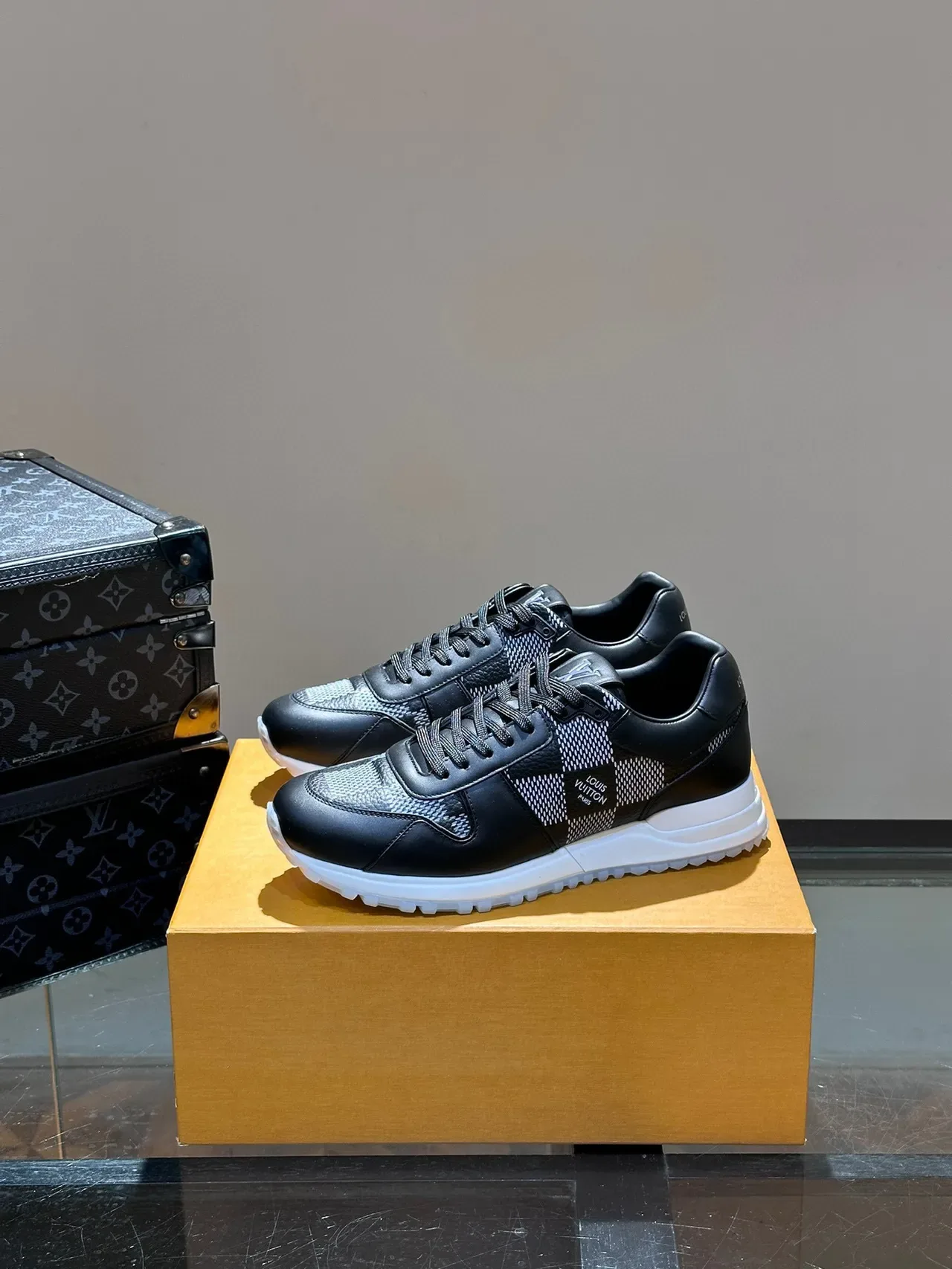 Louis Vuitton Run Away Tênis Lifestyle Preto e Checkerboard 8