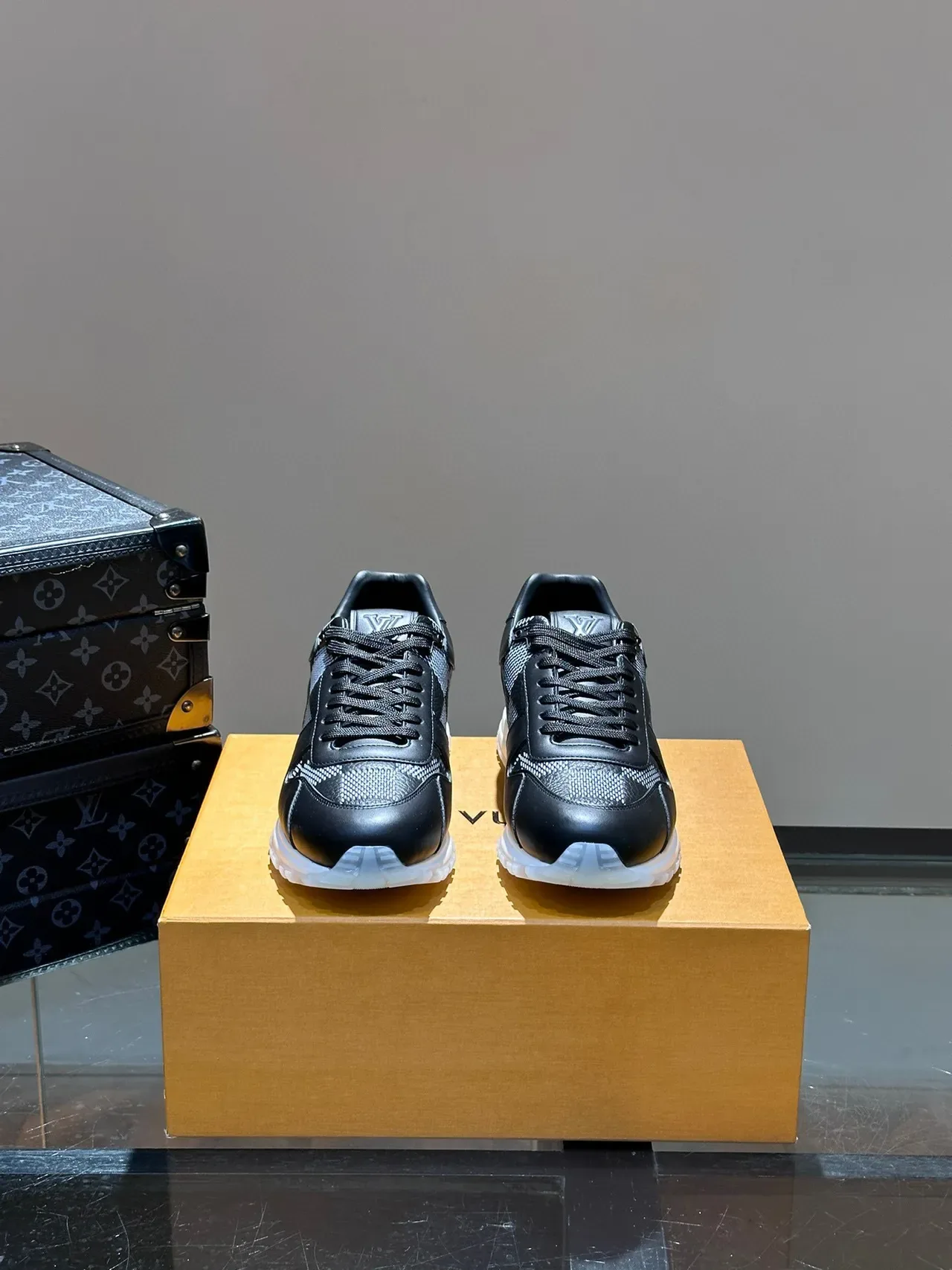 Louis Vuitton Run Away Tênis Lifestyle Preto e Checkerboard 9