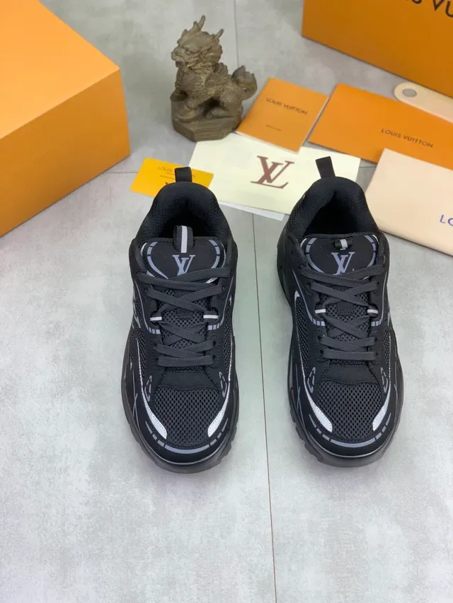 Louis Vuitton Run Away Sneakers Lifestyle Noir et Gris 5