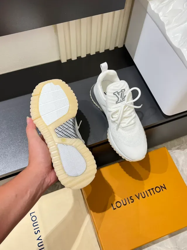 Louis Vuitton Run Away Sneakers Lifestyle Blancs en Tricot 4