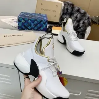 Louis Vuitton Run Away brancas Monogram Chunky Sneakers