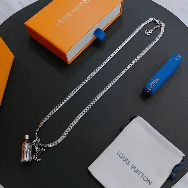 Louis Vuitton Silver Curb Chain Coca-Cola Bottle Charm Necklace 8