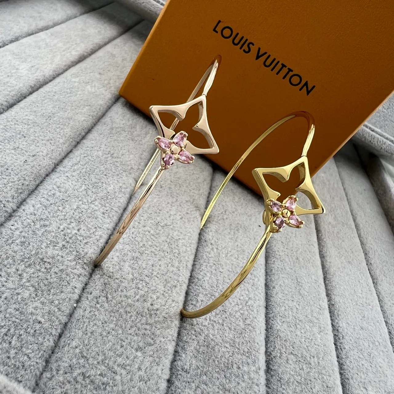 Louis Vuitton Star Motif Pink Gemstone Gold-Tone Open Bangle Bracelets 4