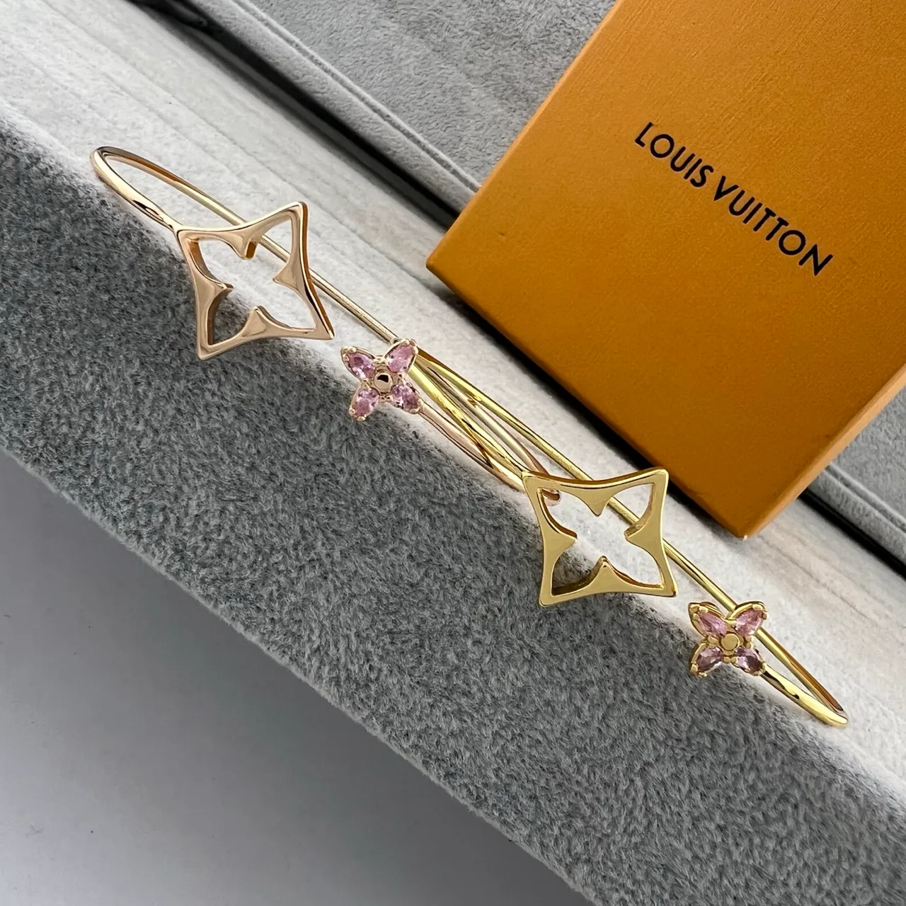 Louis Vuitton Star Motif Pink Gemstone Gold-Tone Open Bangle Bracelets 5