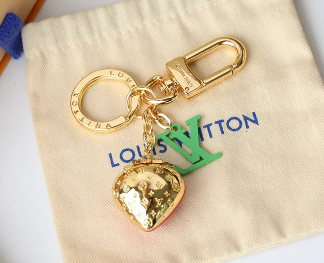 Louis Vuitton Charme Fraise Rouge Vert Émail LV Monogramme Sac 2