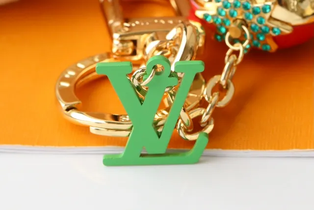 Louis Vuitton Charme Fraise Rouge Vert Émail LV Monogramme Sac 6