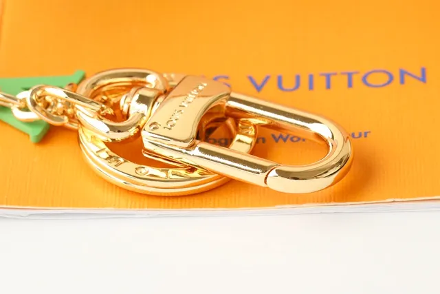 Louis Vuitton Charme Fraise Rouge Vert Émail LV Monogramme Sac 9