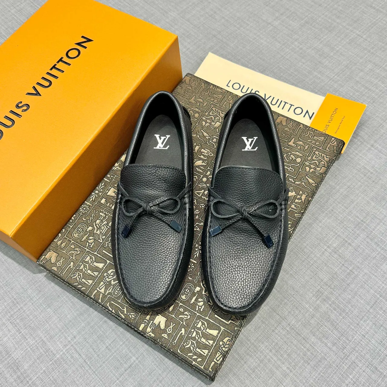 Louis Vuitton Mocassins à glands Noir Cuir granulé Mocassins 6