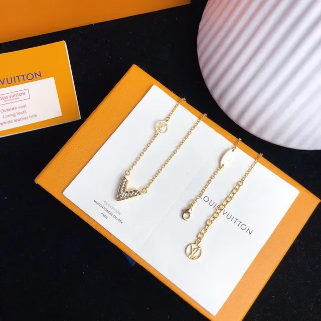 Louis Vuitton V-Shaped Textured Gold-Tone Necklace 3