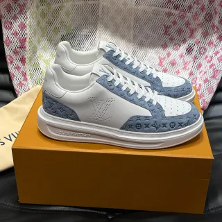 Louis Vuitton Blancos y Azules Punta Perforada Superposiciones de Ante Monogramadas Zapatillas Lifestyle