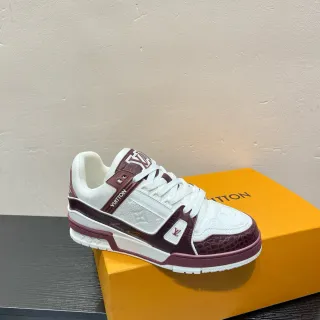 Louis Vuitton blanco burdeos diseño de correa en capas monograma embossado cuero zapatillas lifestyle