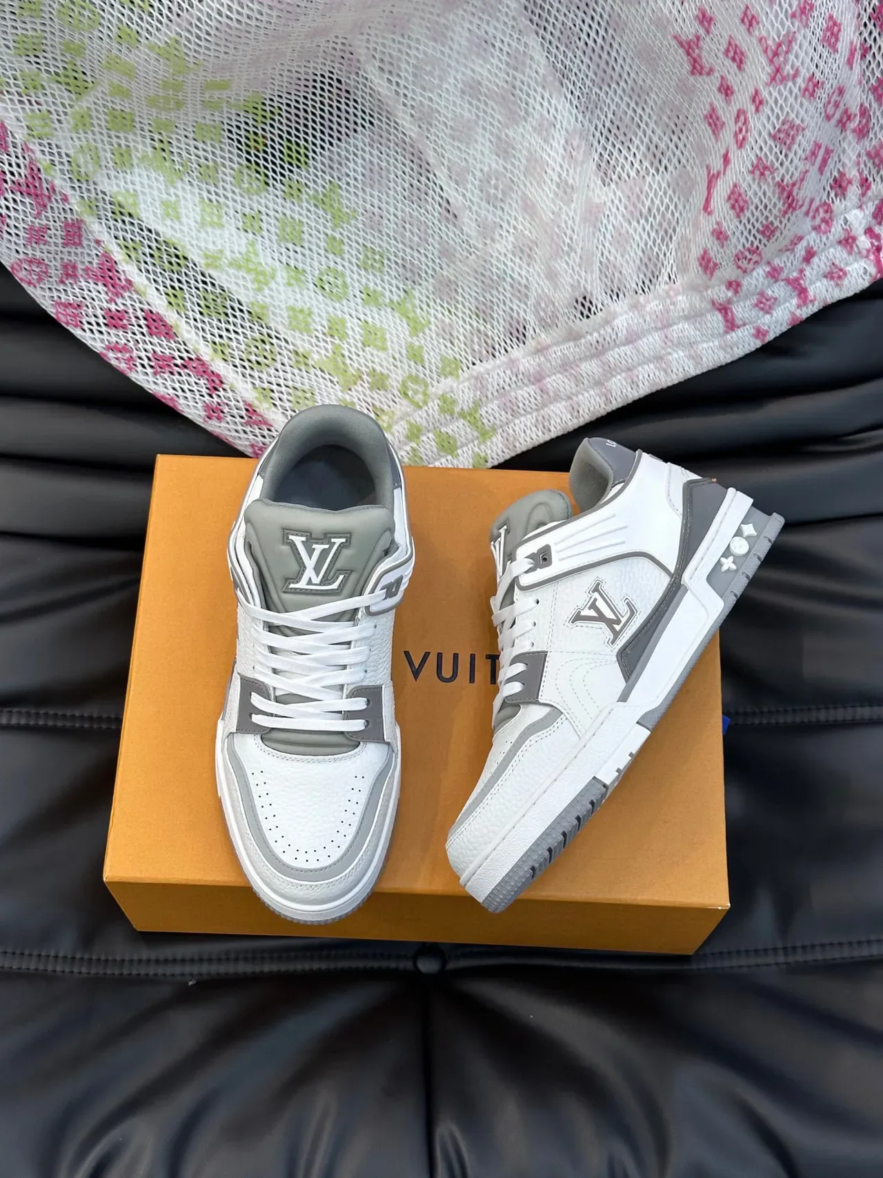 Louis Vuitton White Gray Low-Top Textured Leather Lifestyle Sneakers 2