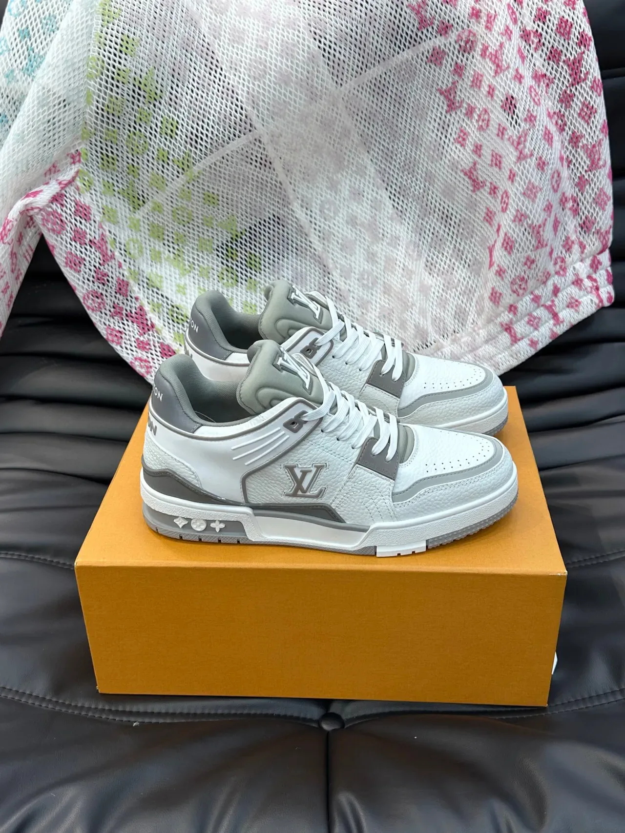 Louis Vuitton White Gray Low-Top Textured Leather Lifestyle Sneakers 3