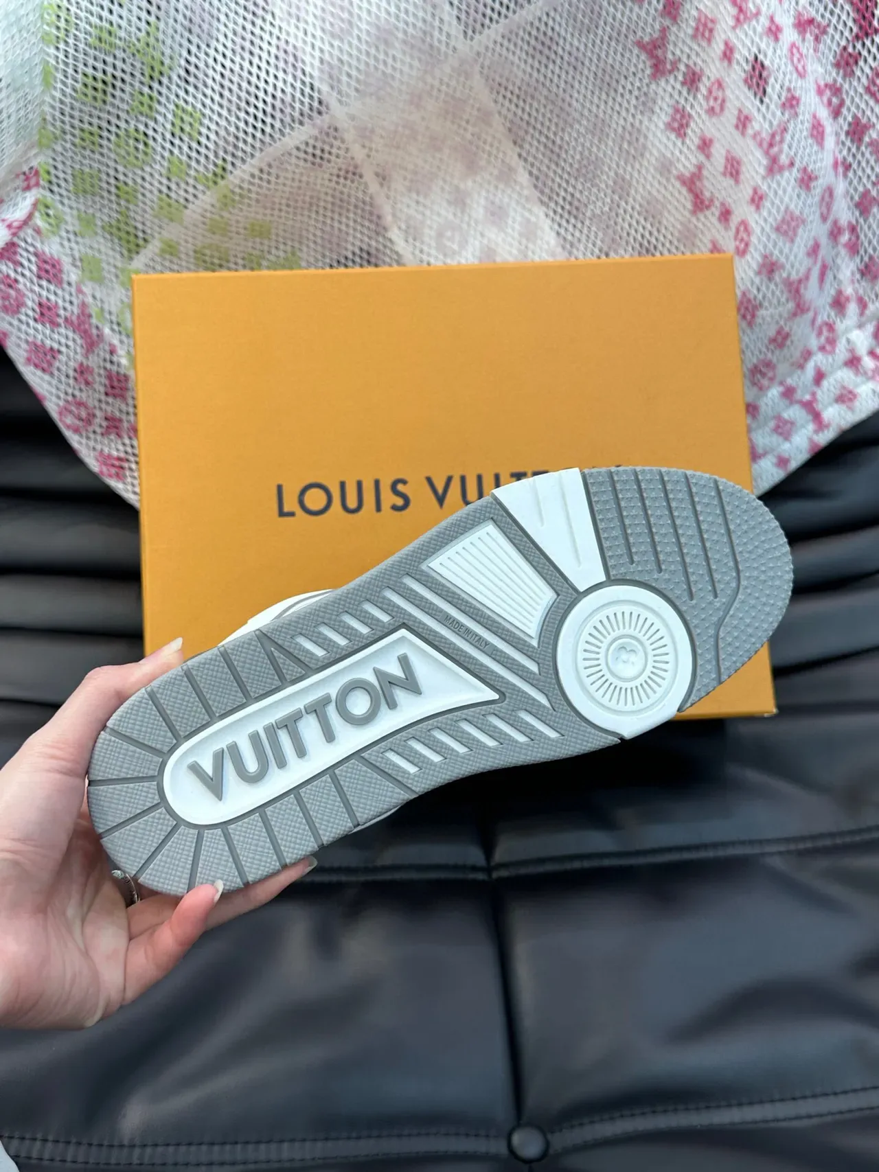 Louis Vuitton White Gray Low-Top Textured Leather Lifestyle Sneakers 7