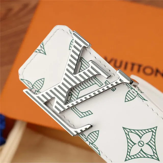 Louis Vuitton cinto de couro branco cinza com impressão de monograma, fivela de bloqueio de giro em tom prateado 8