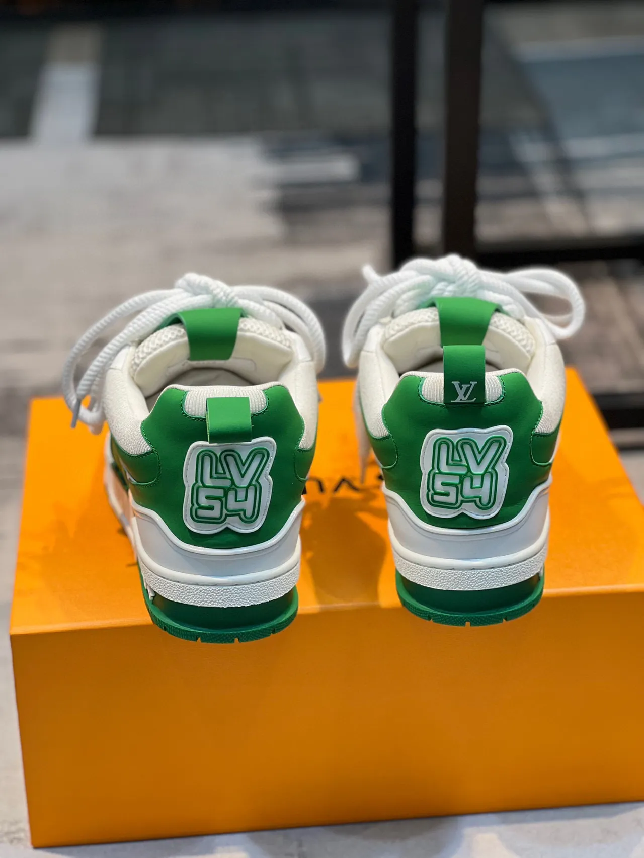 Tênis de skate Louis Vuitton branco e verde low-top com cadarço, mesh e sobreposição sintética texturizada 2