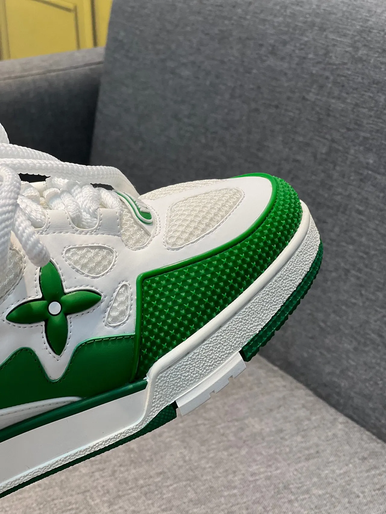 Tênis de skate Louis Vuitton branco e verde low-top com cadarço, mesh e sobreposição sintética texturizada 3