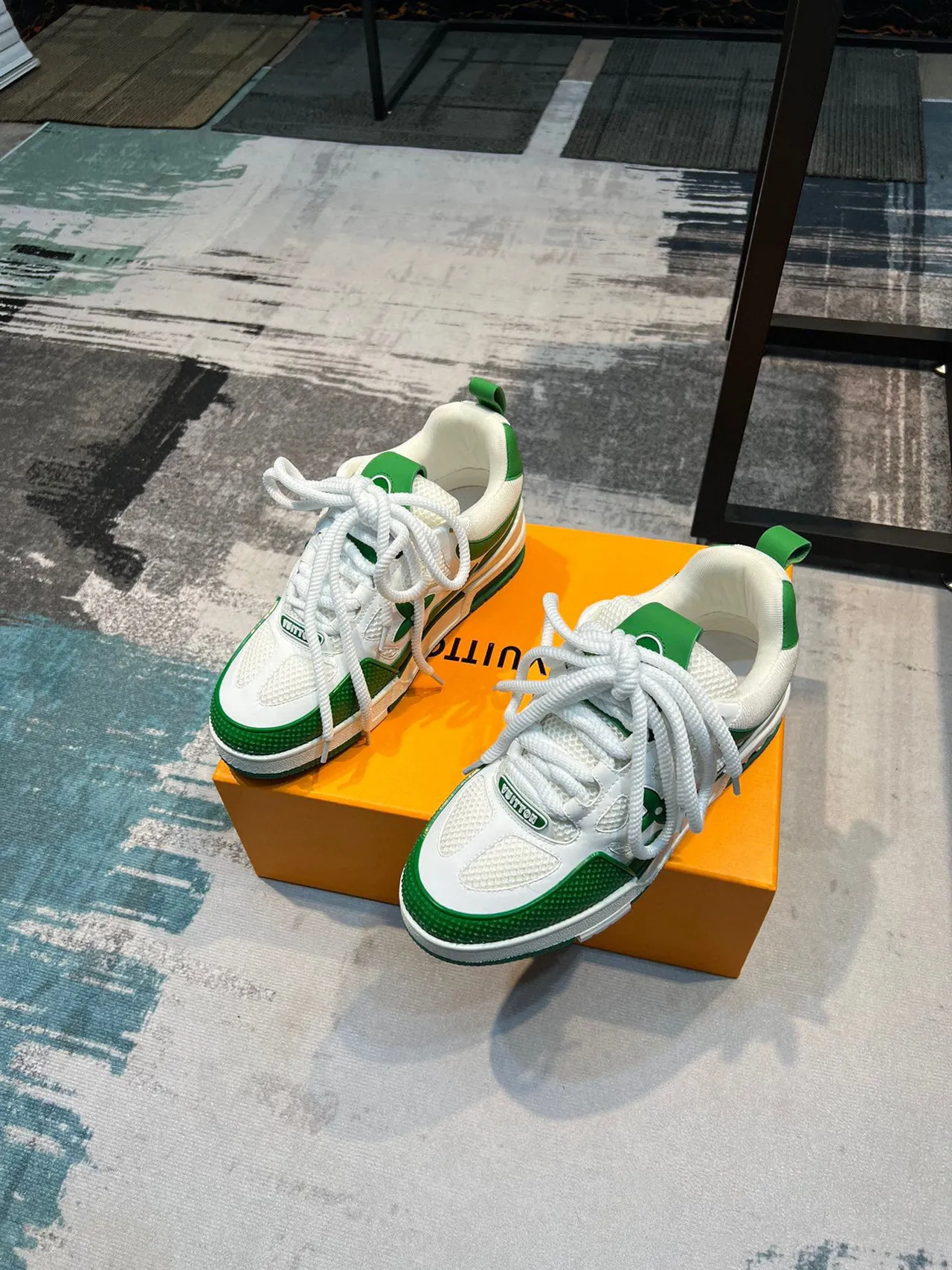 Tênis de skate Louis Vuitton branco e verde low-top com cadarço, mesh e sobreposição sintética texturizada 5