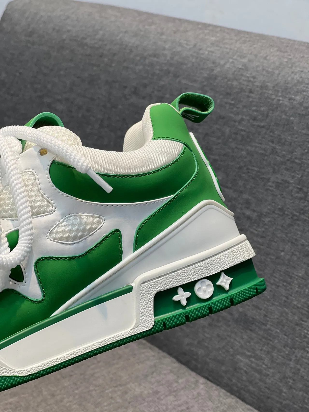 Tênis de skate Louis Vuitton branco e verde low-top com cadarço, mesh e sobreposição sintética texturizada 8
