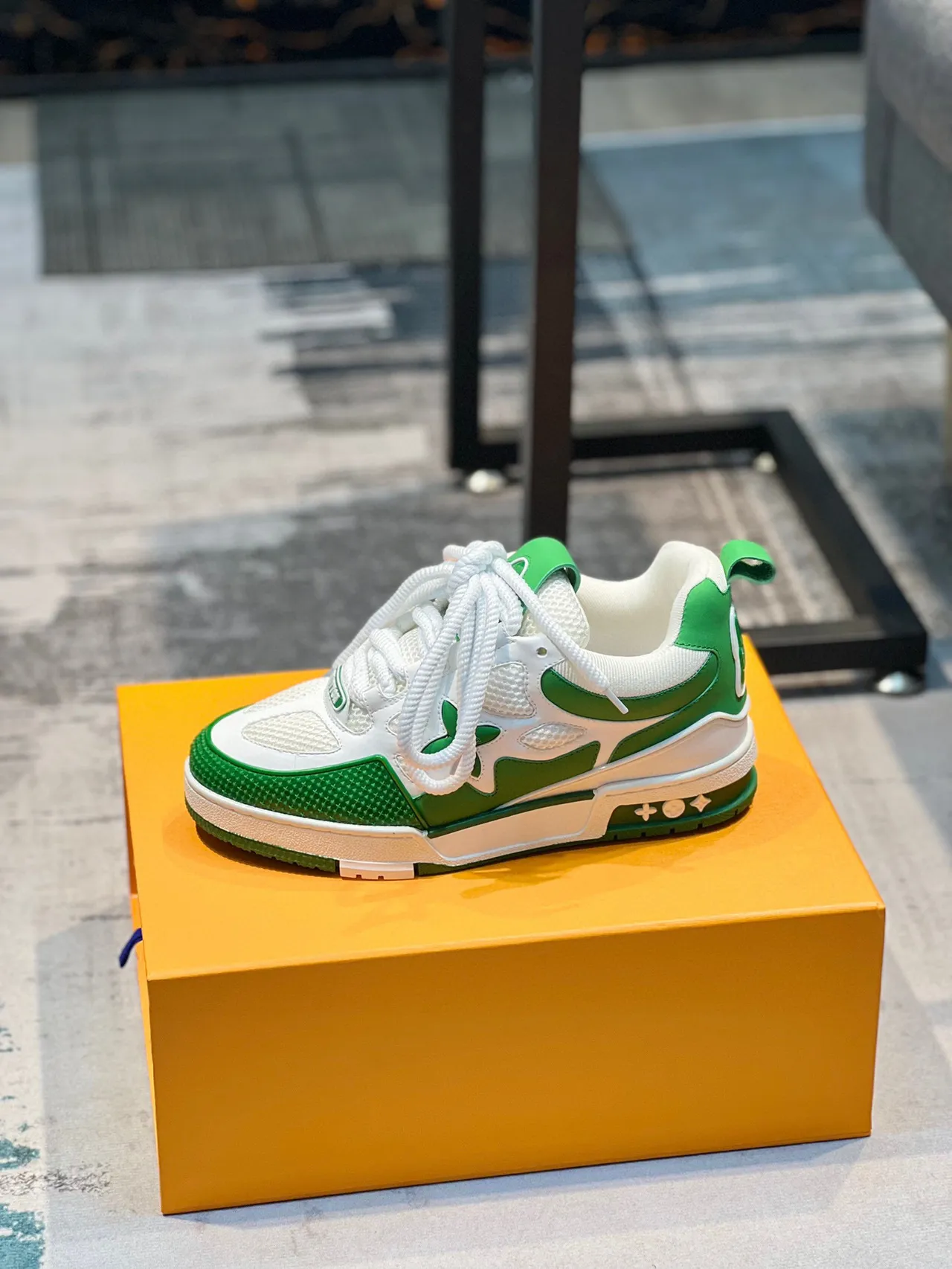 Tênis de skate Louis Vuitton branco e verde low-top com cadarço, mesh e sobreposição sintética texturizada 9